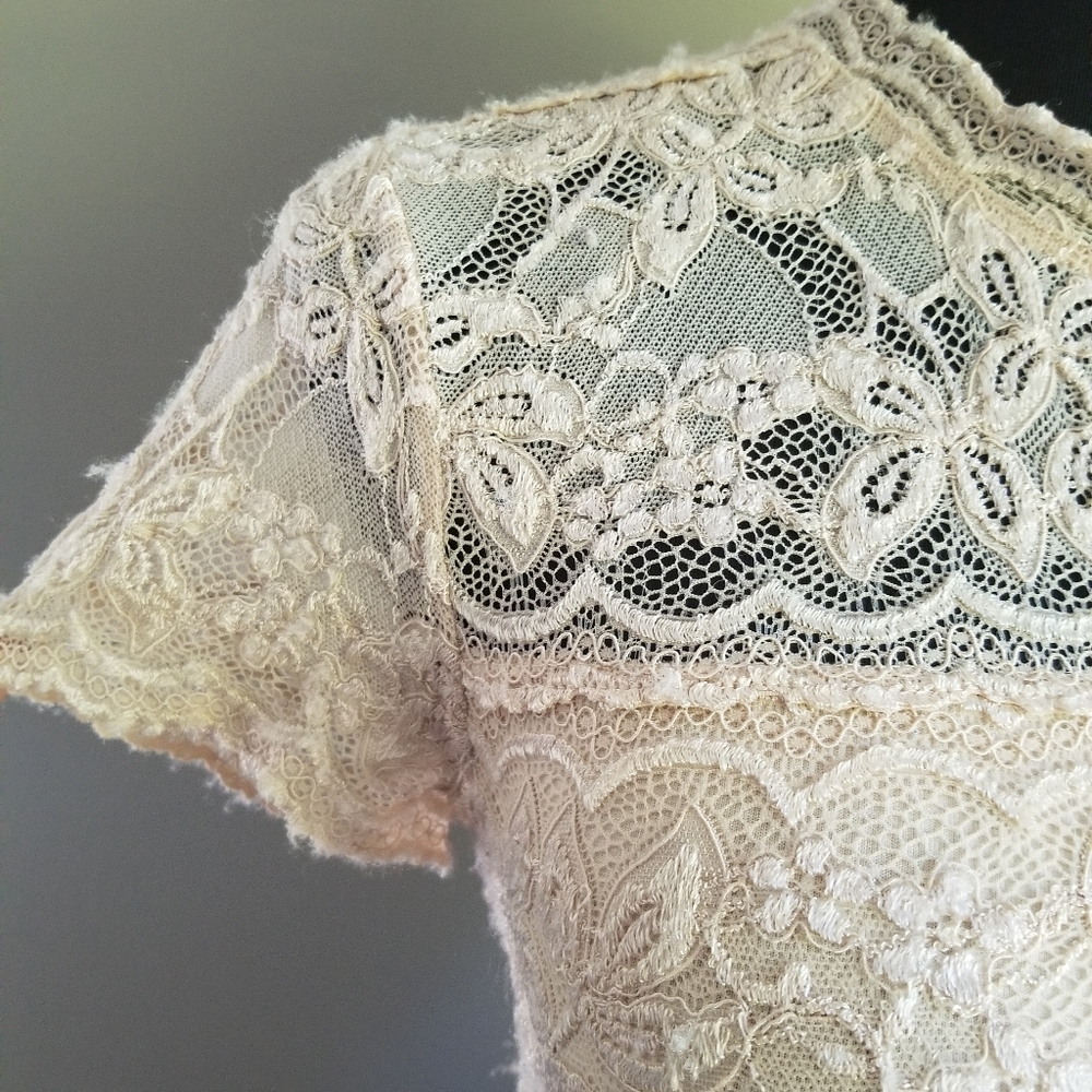 Bebe Nude Lace Top - Picture 5 of 9